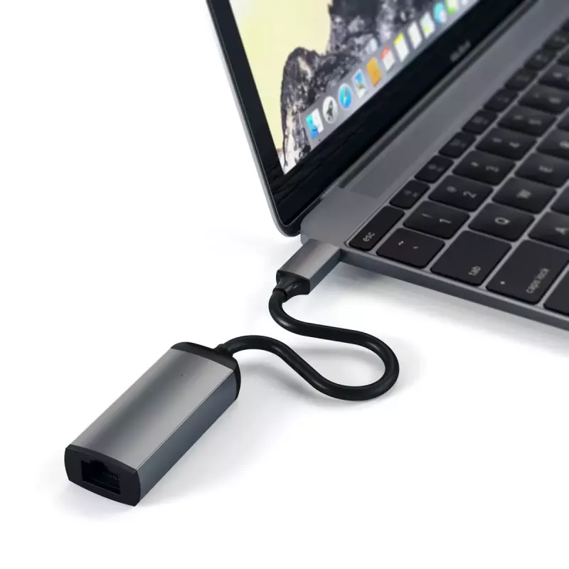 Satechi ST-TCENM adaptér USB-C na Gigabit Ethernet, hliník, vesmírne sivý