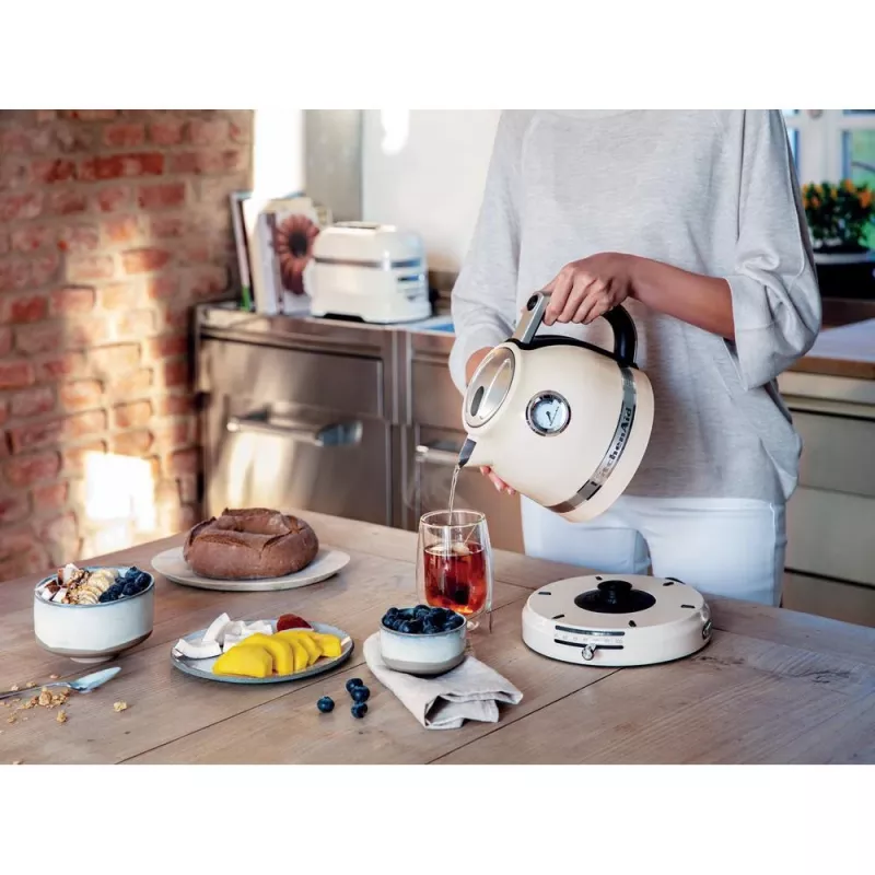 Rýchlovarná kanvica KITCHENAID 1,5 L 2400 W krémová, 7 nastavení teploty, nerezové telo