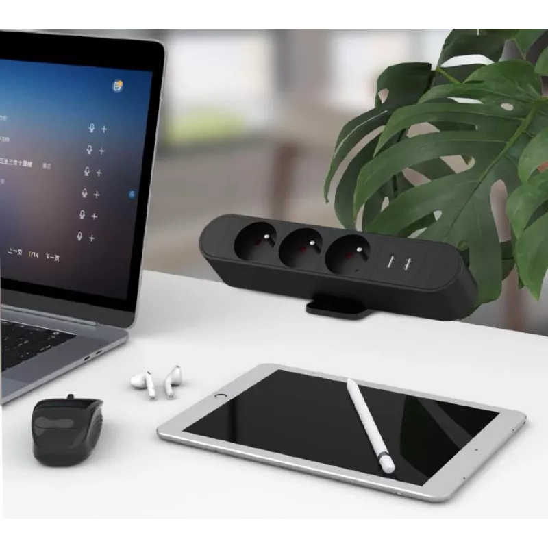 Multi-desktopová predlžovacia zásuvka MicroConnect MC-MDPS-FR3-30W — 3 zásuvky, 30 W