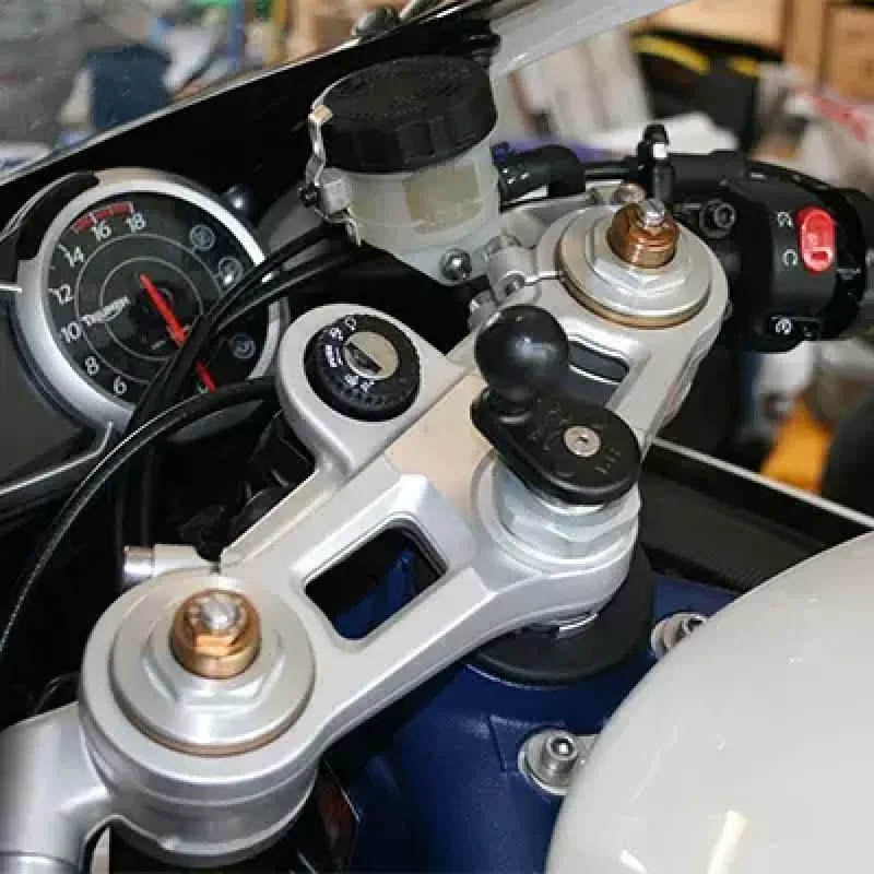 RAM Mounts motocyklový držiak s dvojitou guľou na vidlicu hliník čierny