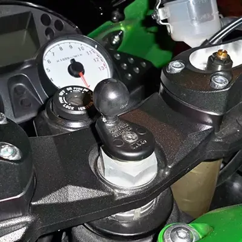 RAM Mounts motocyklový držiak s dvojitou guľou na vidlicu hliník čierny