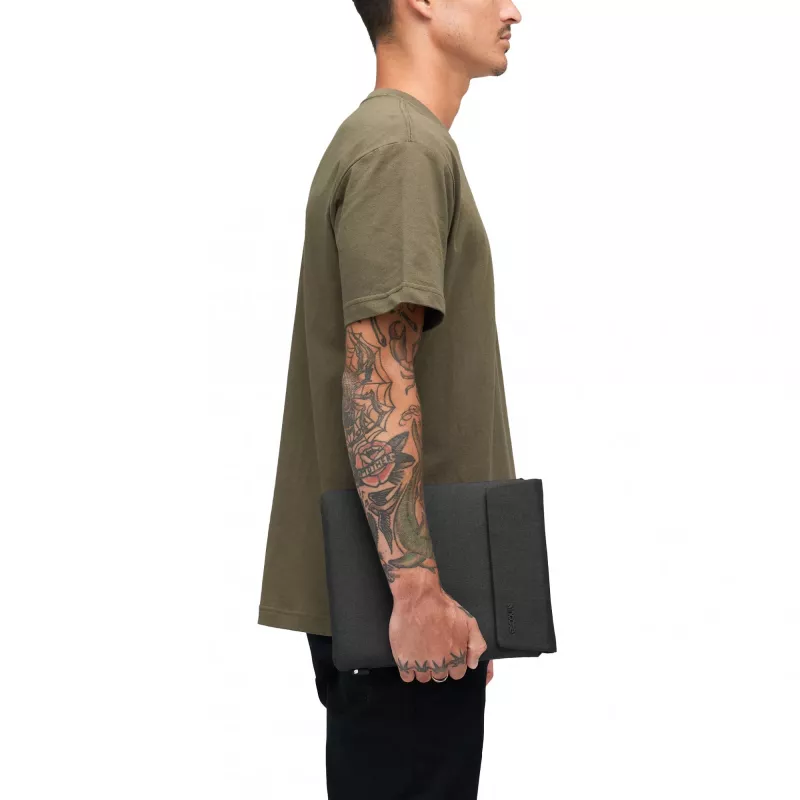 Puzdro na tablet Incase Crosstown Sleeve pre 11-palcový tablet, čierne
