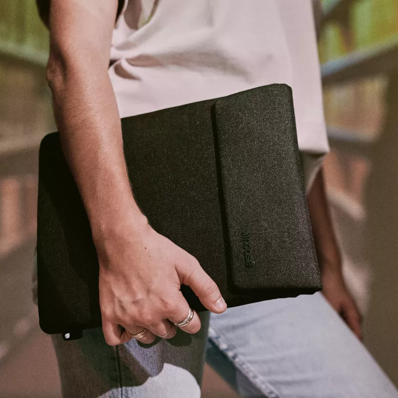 Puzdro na tablet Incase Crosstown Sleeve pre 11-palcový tablet, čierne