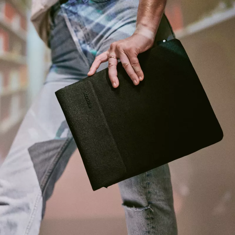 Puzdro na tablet Incase Crosstown Sleeve pre 11-palcový tablet, čierne