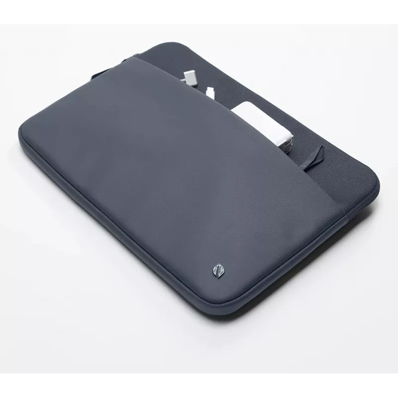 Incase A.R.C. Sleeve pre s ReSpun 100% recyklovaným polyesterom pre 16-palcový laptop (M1-M4, 2021-2024)