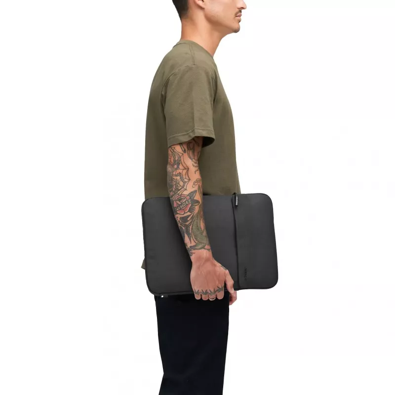 Incase Crosstown Sleeve s Woolenex pre 16-palcový laptop