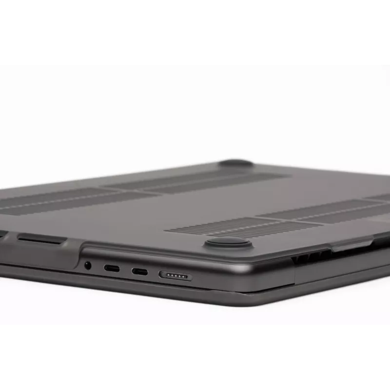 Pevné puzdro Zagg pre MacBook Pro 13 M2/M1 (20) – prevedenie Smoke, ochranné puzdro