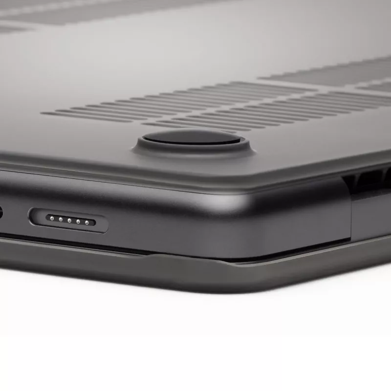 Pevné puzdro Zagg pre MacBook Pro 13 M2/M1 (20) – prevedenie Smoke, ochranné puzdro