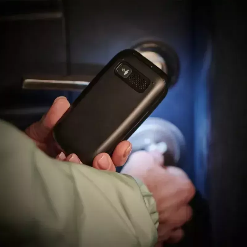 Panasonic KX-TU550 EXB mobilný telefón pre seniorov, 4G, véčkový, 2,8 palca, čierny