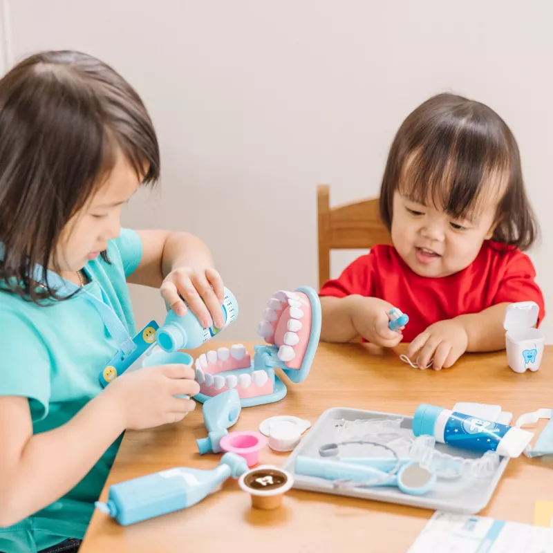 Hračkárska zubárska sada Spinmaster Melissa & Doug Super Smile Dentist, vhodná od 3 rokov, viacfarebná