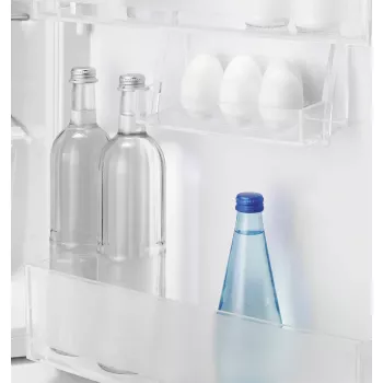 Vstavaná chladnička Electrolux LFB2AE88S1 — 278 l, mraznička hore, 109 l chladnička, biela, premenlivé otváranie dverí, šírka 56 cm