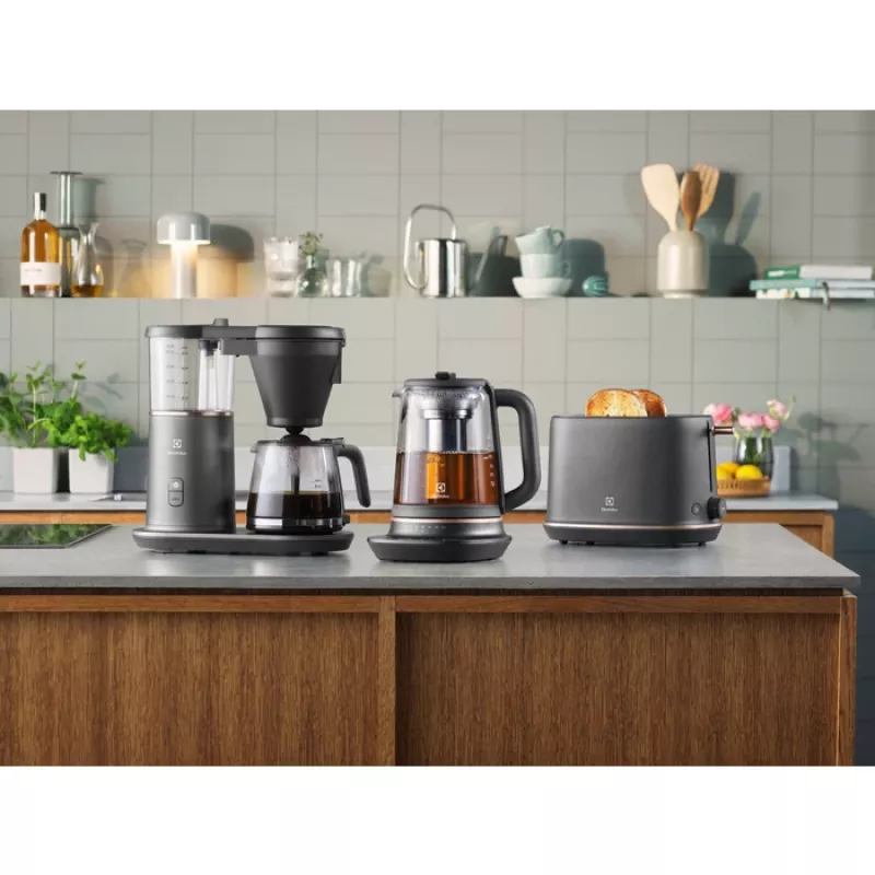Hriankovač Electrolux E7T1-6BP 2 plátky 980 W čierny