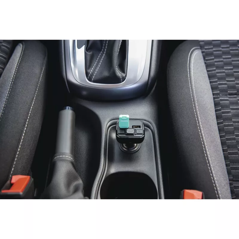 Hama 00014163 FM vysielač / napájací adaptér pre mobilný telefón, tablet, AUX-IN, USB-IN, čierny