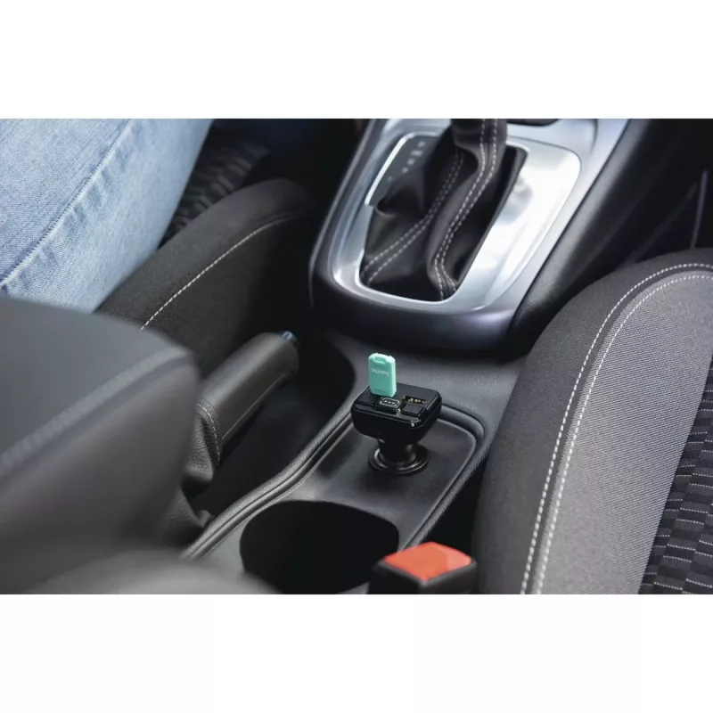Hama 00014163 FM vysielač / napájací adaptér pre mobilný telefón, tablet, AUX-IN, USB-IN, čierny