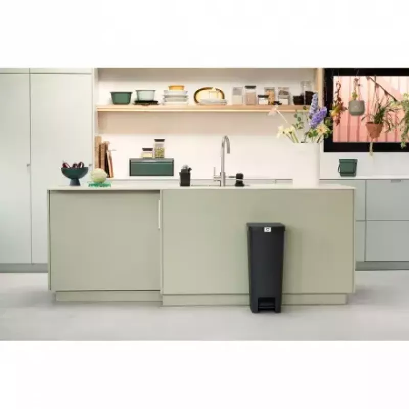 Brabantia odpadkový kôš 40L rohový sivý 800023