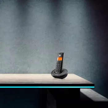 Bezdrôtový telefón DECT MOTOROLA E201 — bezdrôtová slúchadlová jednotka s funkciou hlasitého odposluchu, až 50 registrácií