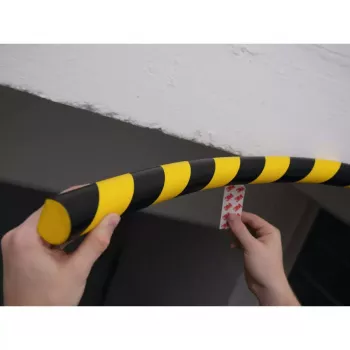 DURABLE S30R Ochranný profil povrchov, žltý/čierny, samolepiaci, 1 m