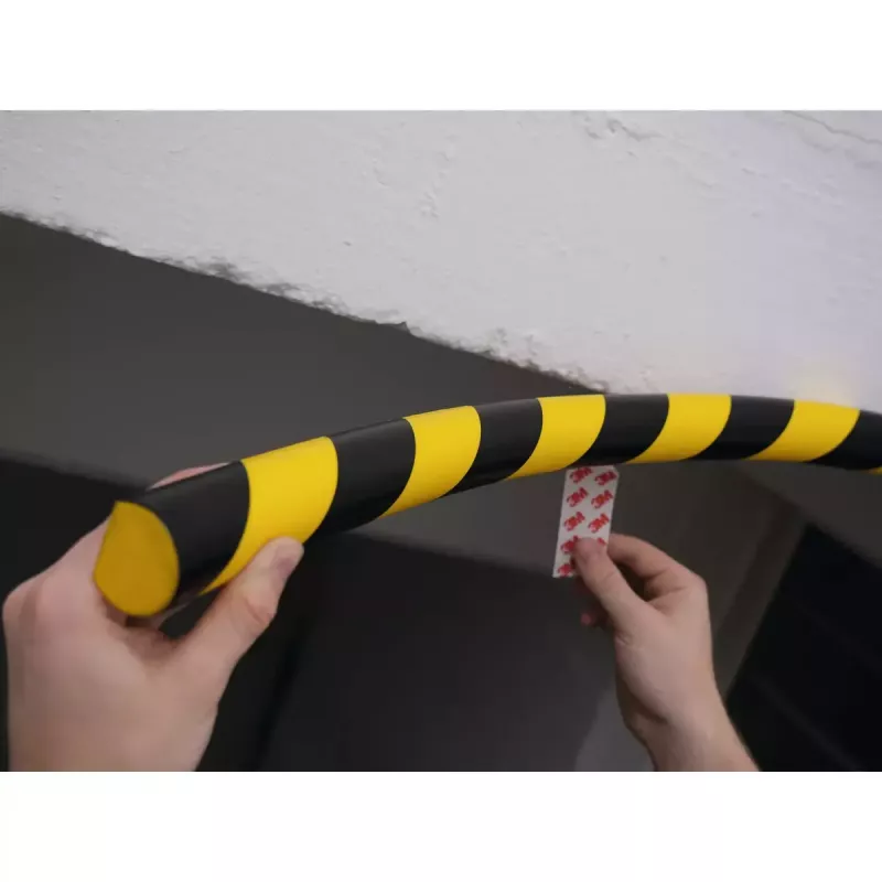 DURABLE S30R Ochranný profil povrchov, žltý/čierny, samolepiaci, 1 m