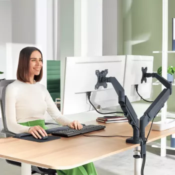 Leitz Ergo úsporný držiak na dva monitory, 9 kg, 43,2 cm (17 palcov), 81,3 cm (32 palcov), 75 x 100 mm, nastavenie výšky, sivá