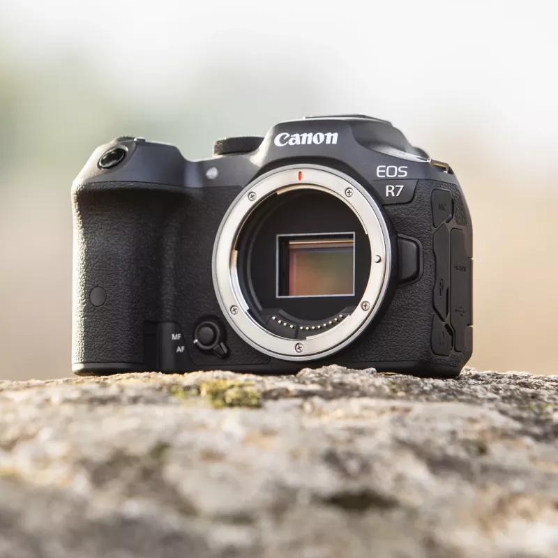 Canon EOS R7 MILC puzdro 32,5 MP CMOS 6960 x 4640 pixelov čierna
