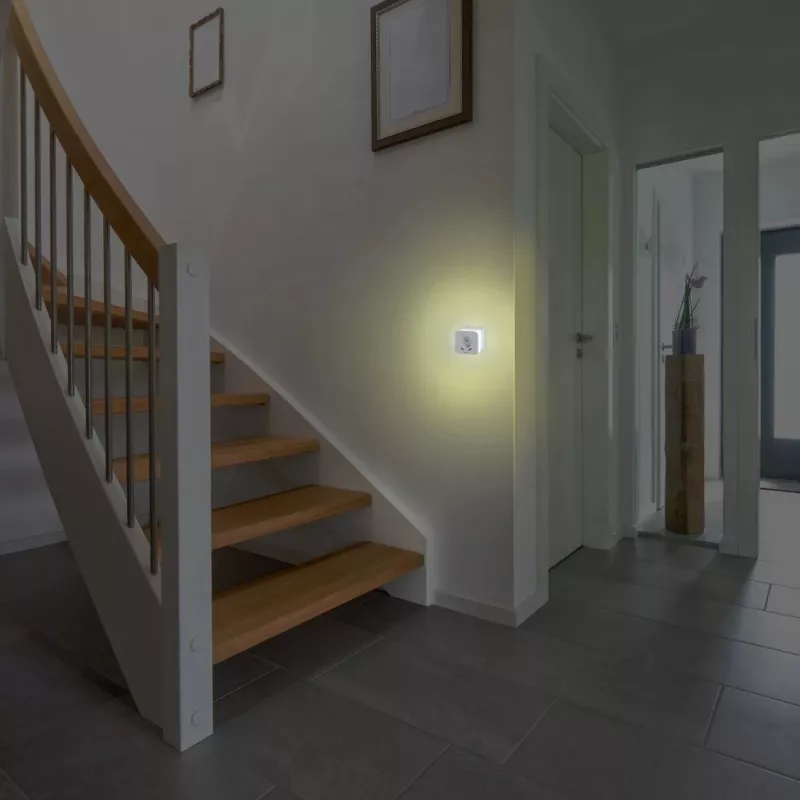 Zásuvné nočné svetlo Hama 00223507 teplá biela LED 3000K