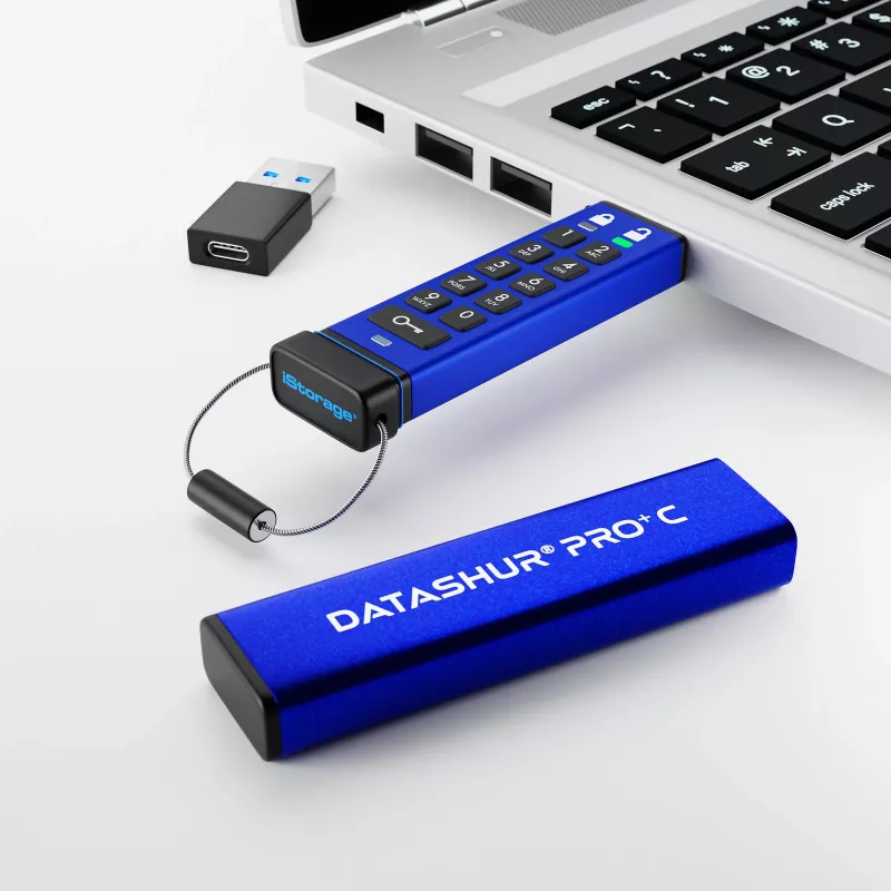 iStorage datAshur PRO+C 128GB | FIPS 140-3 Level 3 certifikované | bezpečný USB Type-C disk | AES-XTS 256-bit hardvérové šifrovanie | chránený PIN kódom | adaptér Type-C na A súčasťou balenia