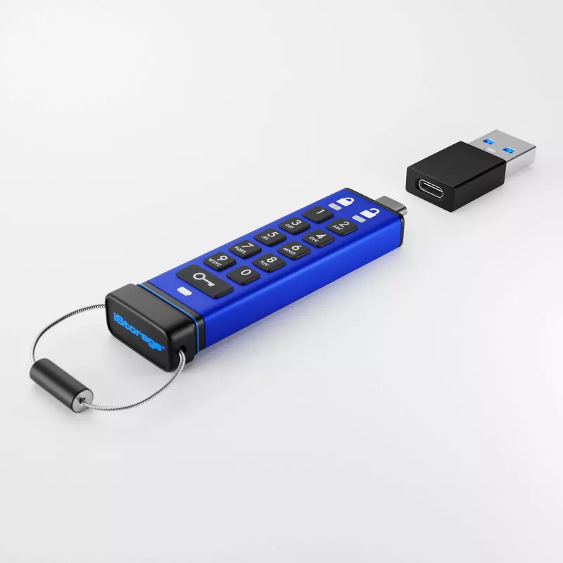 iStorage datAshur PRO+C 128GB | FIPS 140-3 Level 3 certifikované | bezpečný USB Type-C disk | AES-XTS 256-bit hardvérové šifrovanie | chránený PIN kódom | adaptér Type-C na A súčasťou balenia
