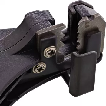 InLine odizolovač solárneho kábla 94101 — pre 2,5/4,0/6,0 mm², 75×180×35 mm, čierny/červený