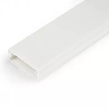 StarTech.com Pevný káblový kanál s lepiacou páskou a krytom, 32 mm šírka x 11 mm výška – 1 m dĺžka, PVC skrýš na sieťové/napájacie káble/nástenný káblový kanál, Max. 12 káblov, UL-certifikovaný
