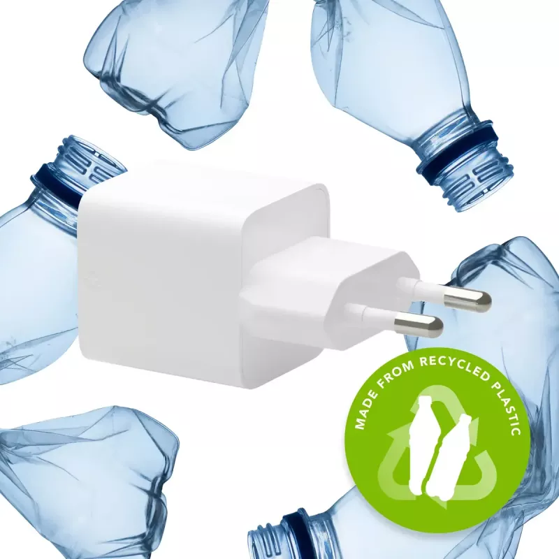 EU nástenná nabíjačka d bramante re-charge Pro — USB‑C 25W + USB‑A 18W, 110–240V, interiérová, biela