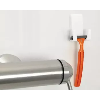 Držiak na holiaci strojček Tesa Powerstrips Waterproof Wave, samolepiaci držiak do kúpeľne, vodotesný dizajn, biely