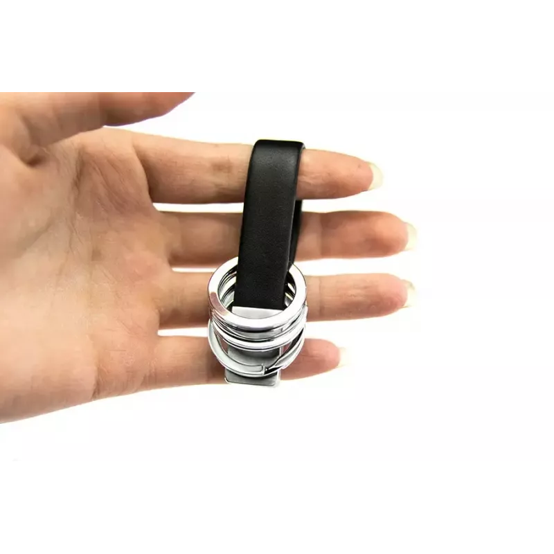 Kľúčenka TROIKA TWISTER čierna strieborná koža kov 16mm 9mm