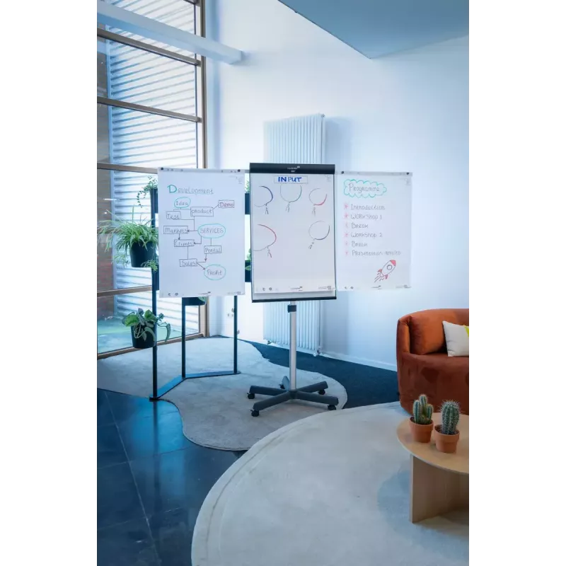 Legamaster SKETCH PRO mobilný flipchart s hviezdicovou základňou oceľ 5 koliesok