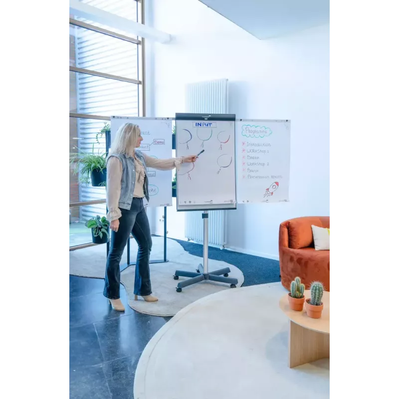 Legamaster SKETCH PRO mobilný flipchart s hviezdicovou základňou oceľ 5 koliesok