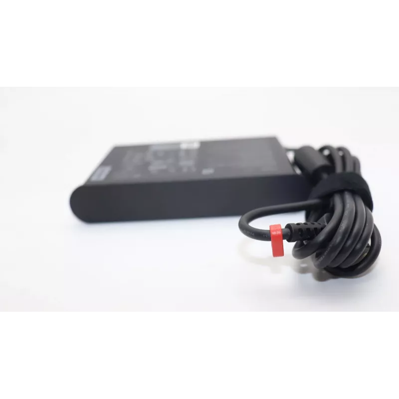 Lenovo 5A11K67847 napájací zdroj/invertor interiérový 135 W čierny
