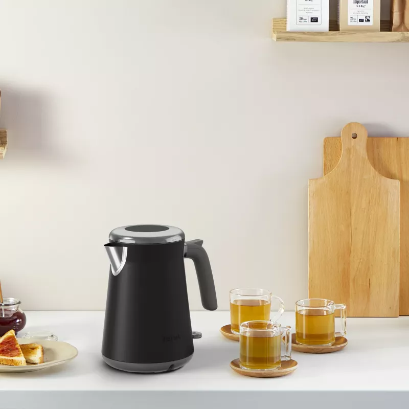 Kanvica Tefal KI6668E0 — 1,7 l, 2400 W, nerezové telo, čierna
