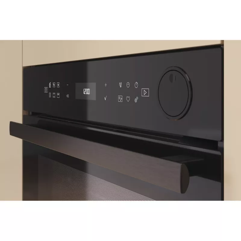 Whirlpool AKZ9S 8260 FB 73 L 3650 W čierna