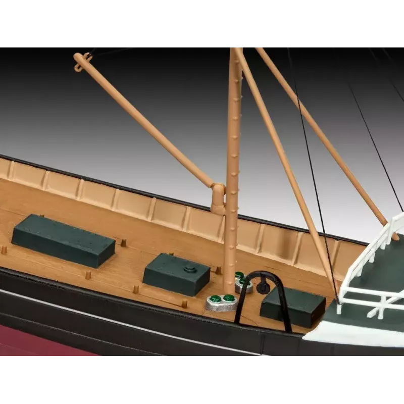 Model rybárskej lode Revell North Sea Trawler
