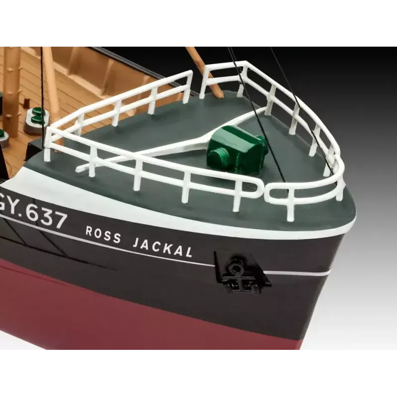 Model rybárskej lode Revell North Sea Trawler