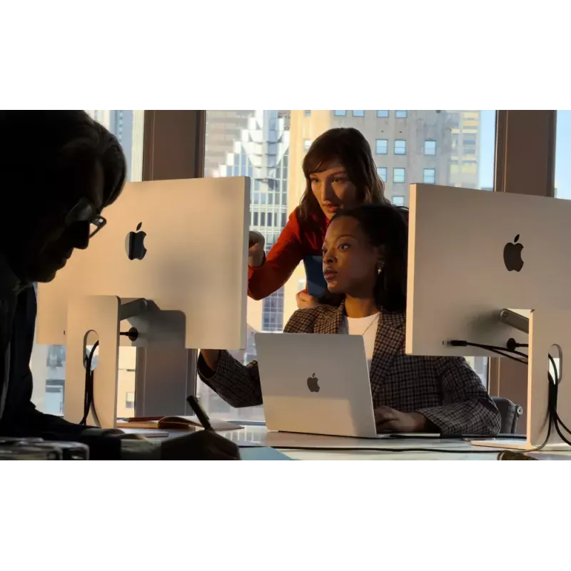 Monitor Apple Studio Display 27 inch (68,6 cm) 5K Ultra HD LED, nanotextúrne sklo, VESA adaptér držiaka, strieborná