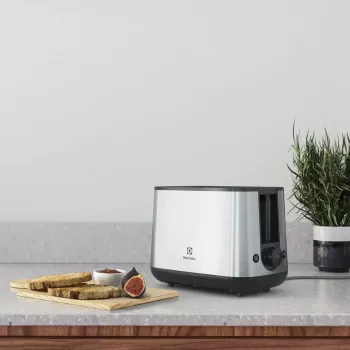 Electrolux E3T1-3ST 7 2 plátky 800 W sivá, nerez