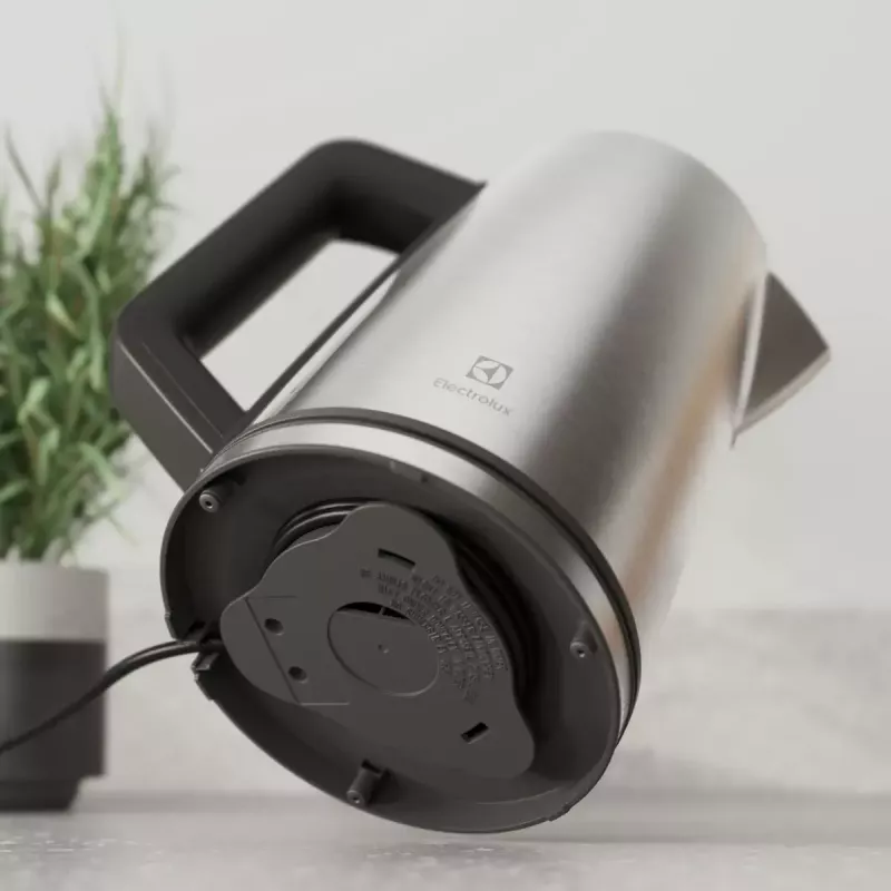 Electrolux E5K1-6ST elektrická rýchlovarná kanvica 1,7 l 2400 W nerez