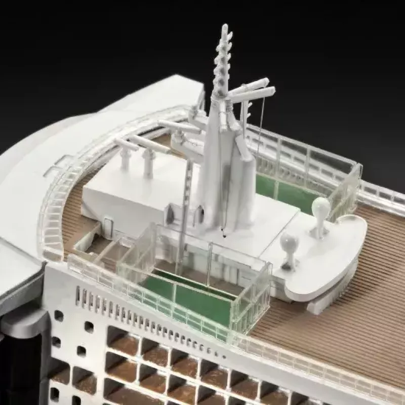 Model osobnej lode REVELL Queen Mary 2 stavebnica, mierka 1:700