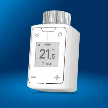 FRITZ Smart Thermo 302 termostat (interiérový), biely, ovládanie tlačidlami, AA batéria, 51×51×90 mm