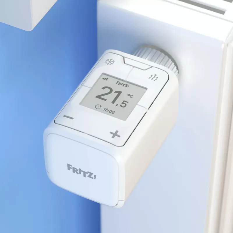 FRITZ Smart Thermo 302 termostat (interiérový), biely, ovládanie tlačidlami, AA batéria, 51×51×90 mm