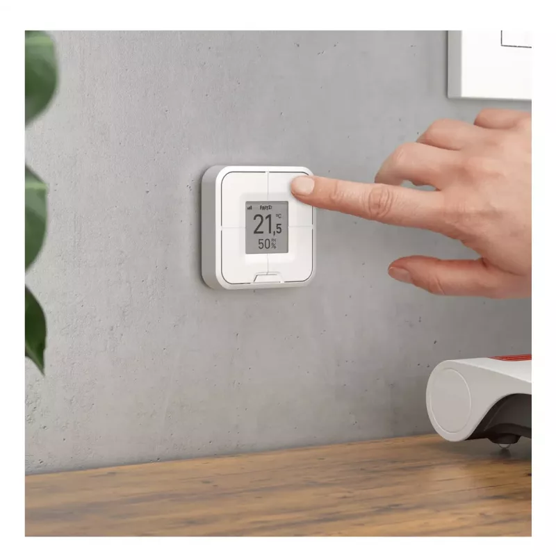 Bezdrôtový inteligentný ovládač na montáž na stenu FRITZ Smart Control 440 — biely, 69×69×18 mm
