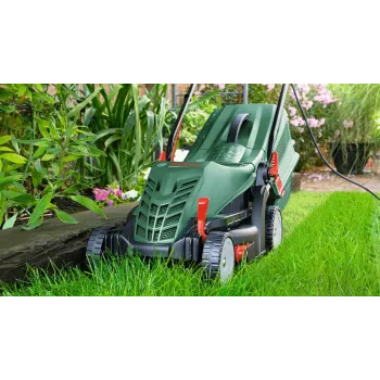 Bosch UniversalRotak kosačka na trávu s náhonom kolies AC zelená