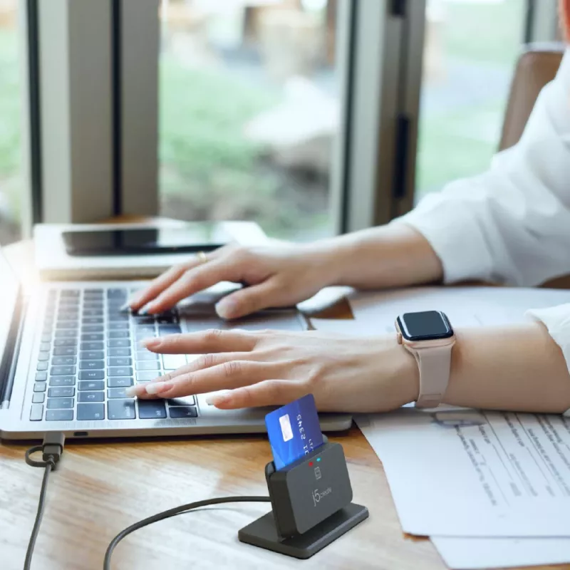 j5create JUR261 USB™ Smart Card / CAC Reader stojan, USB Type-A/USB Type-C, čierny, 95 g