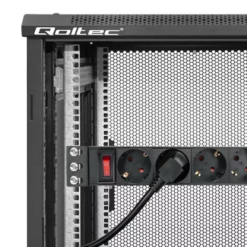 Zásuvkový blok QOLTEC 54603 — 1U rack-montovateľný, 16A vstup, 4× Schutzkontakt zásuvky