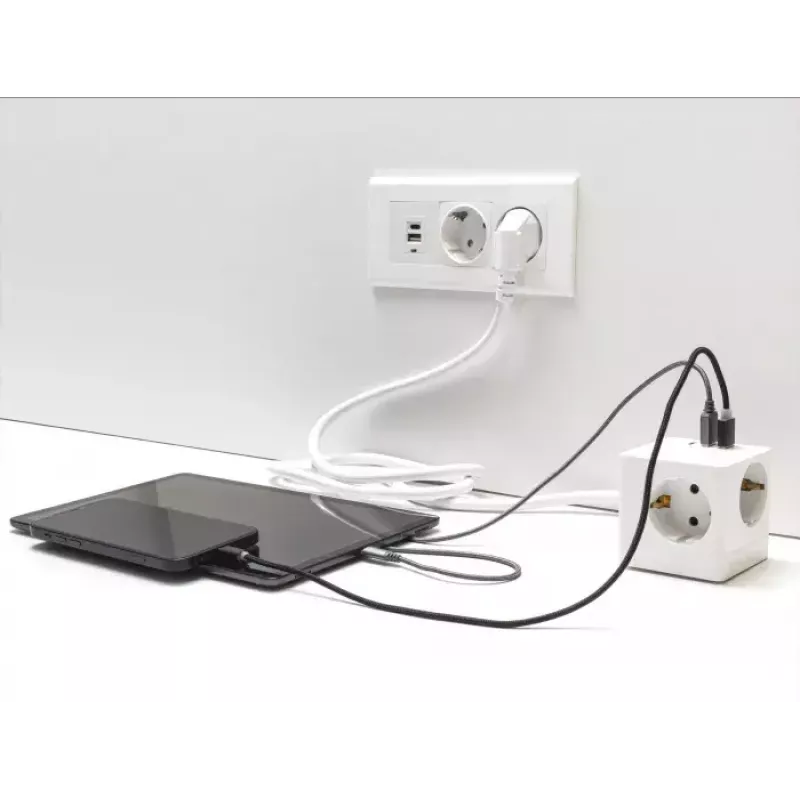 DeLOCK 11497 3-násobná zásuvková kocka s 1,5 m predlžovacím káblom, USB nabíjačka, detská poistka, biela
